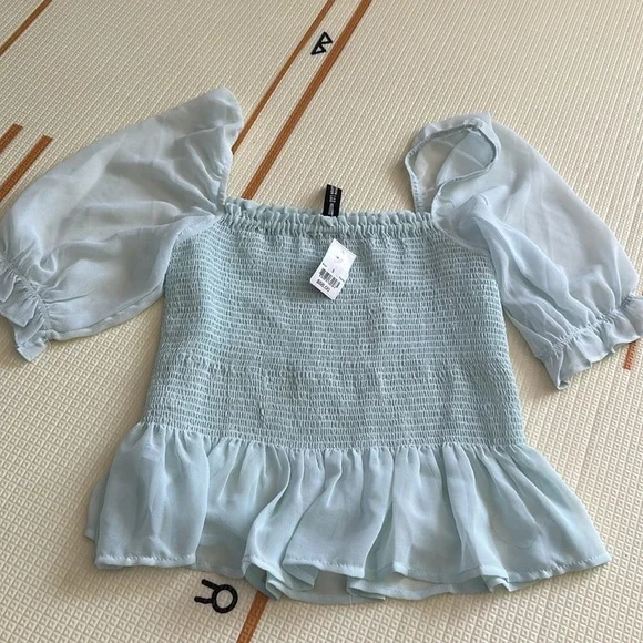 Design lab Baby Blue Ruffle Top. New - Picture 2 of 4